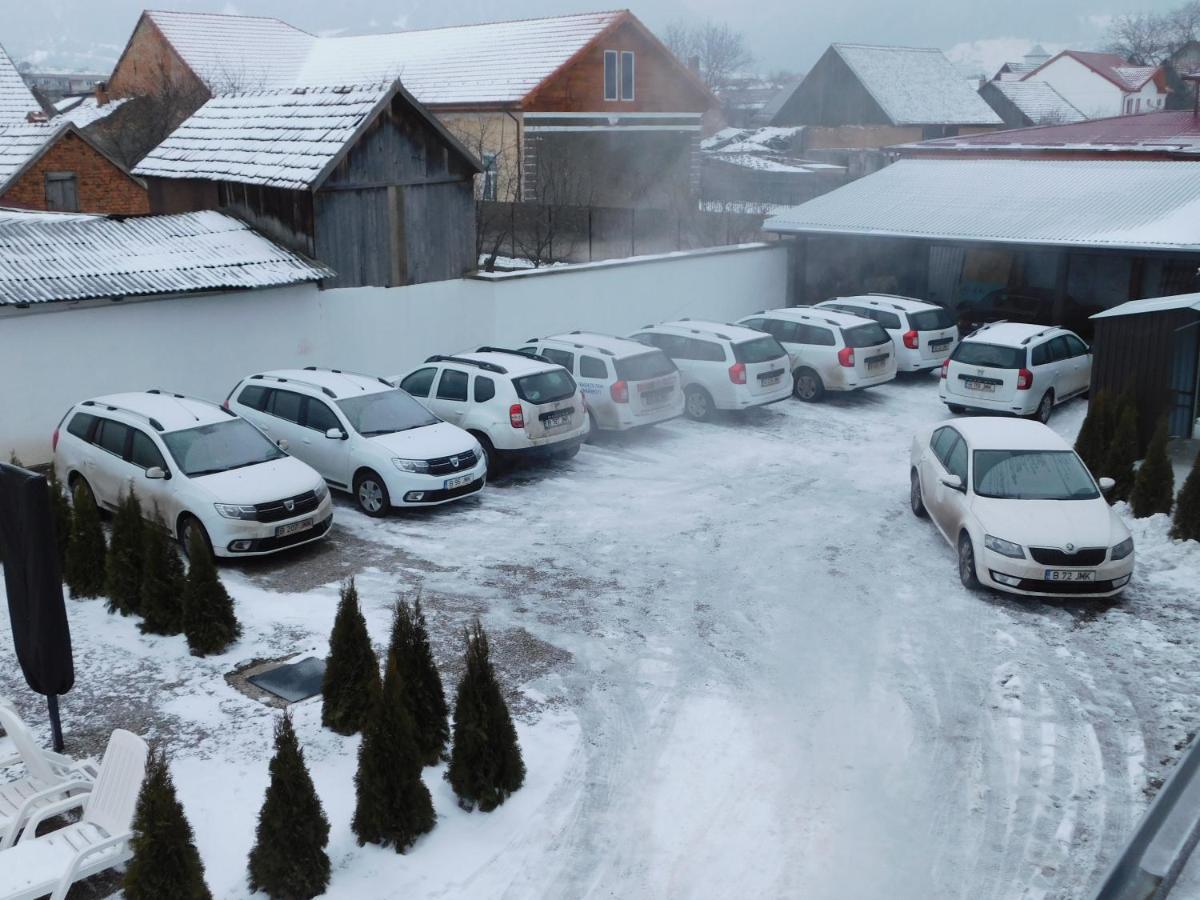 Mountain Vista Suites Zărneşti Exteriör bild