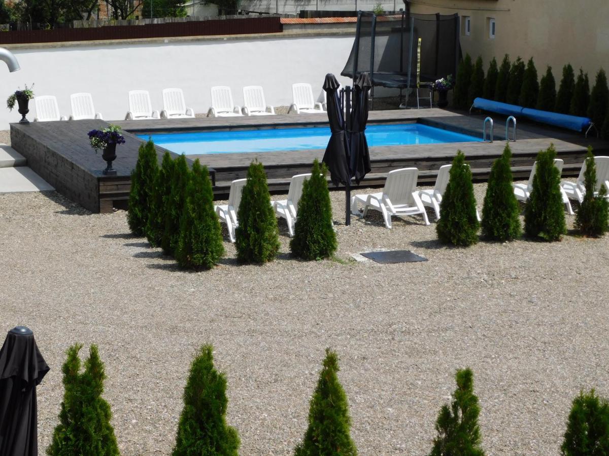 Mountain Vista Suites Zărneşti Exteriör bild
