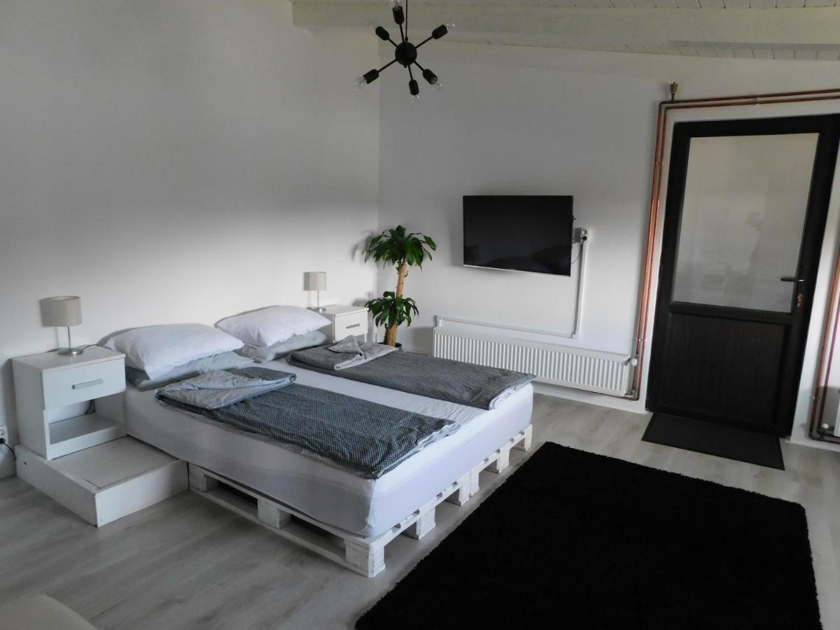 Mountain Vista Suites Zărneşti Exteriör bild