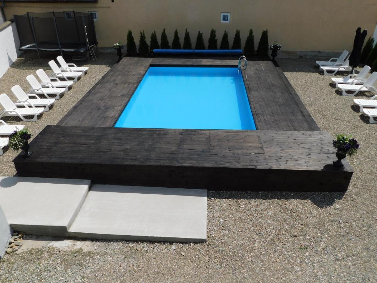 Mountain Vista Suites Zărneşti Exteriör bild